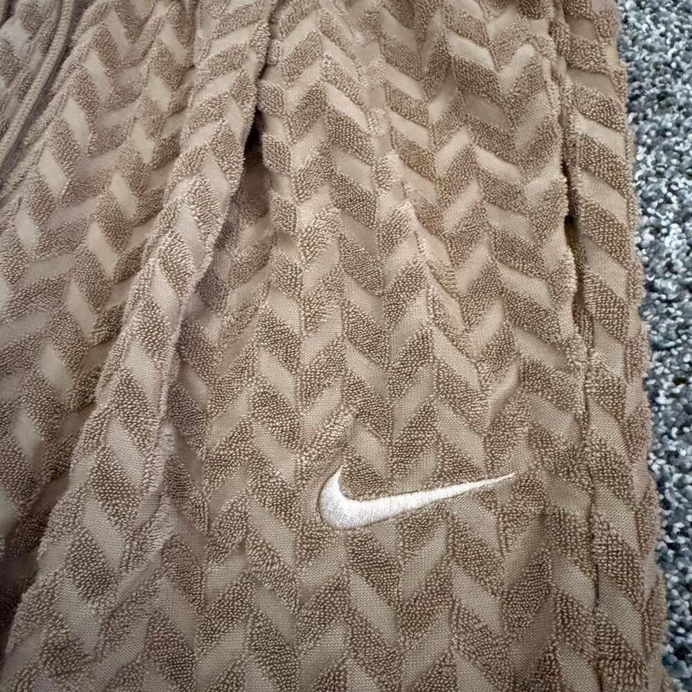 Nike Brown Chevron Pattern Joggers - Picture 2 of 4